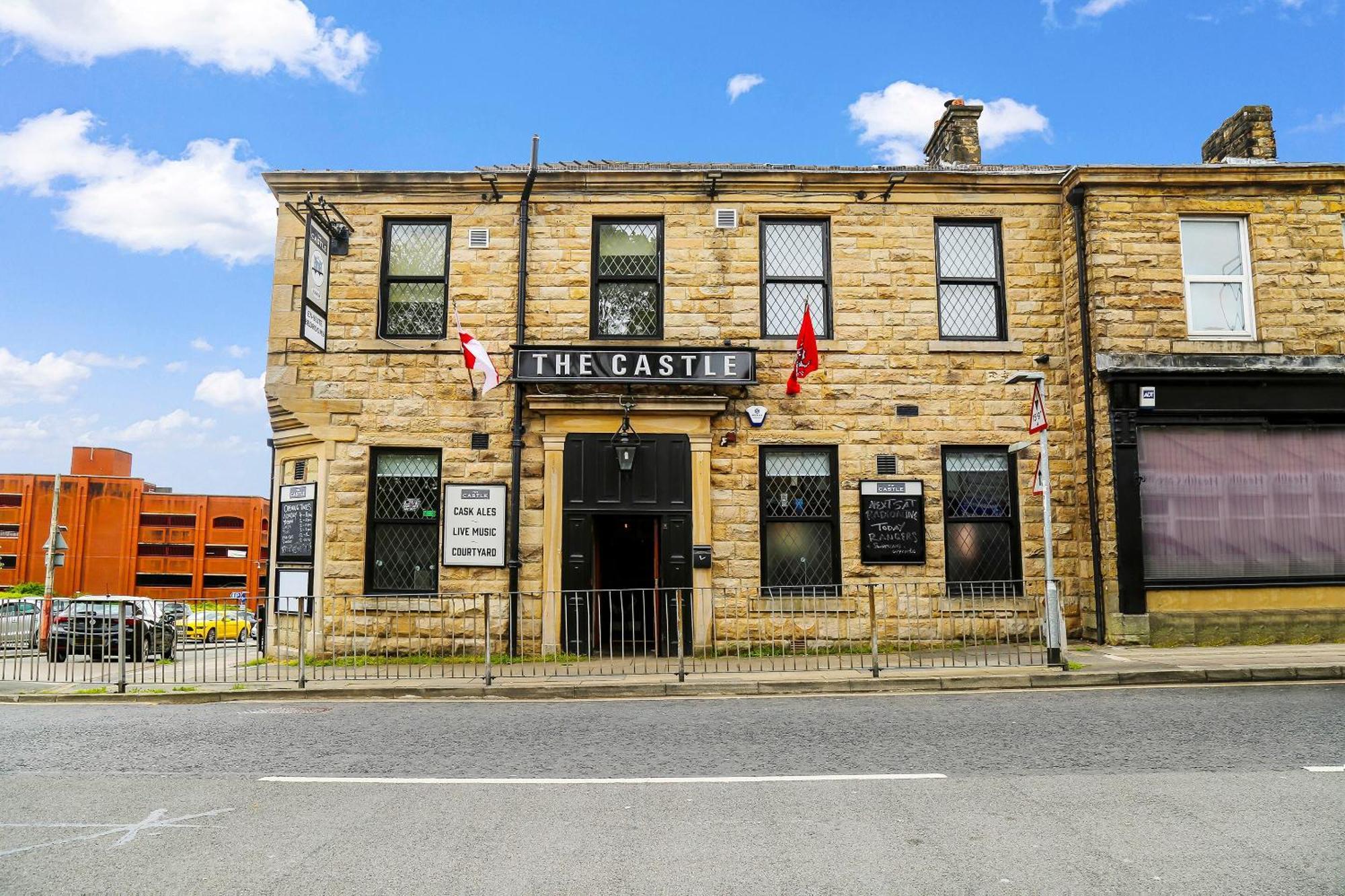 Oyo Castle Hotel, Акрингтън Екстериор снимка